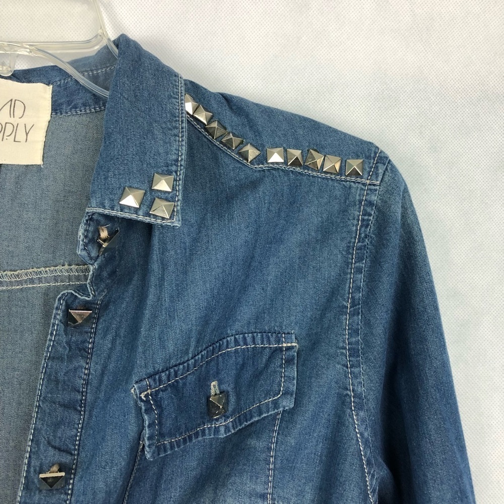 Thread & Supply Women’s Size Large Jean Button Down Top with Tie Bottom - Picture 4 of 5